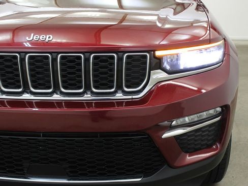 Used 2023 Jeep Grand Cherokee Limited w/ Trailer Tow Prep Group (B) AWD/4WD image 8