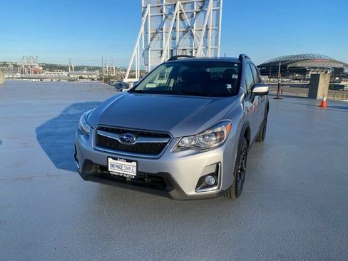 Used 2017 Subaru Crosstrek 2.0i Premium w/ Moonroof Package AWD/4WD image 4