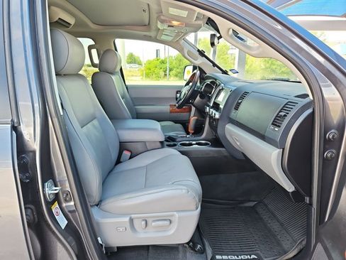 Used 2020 Toyota Sequoia Platinum AWD/4WD image 24