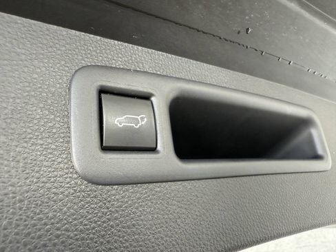 Used 2020 Toyota Highlander XLE FWD image 14