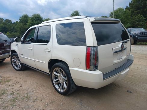 Used 2013 Cadillac Escalade Premium image 4