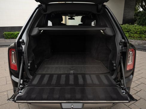 Certified 2023 Rolls-Royce Cullinan AWD/4WD image 15