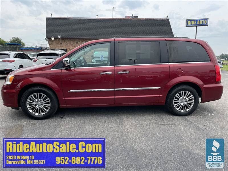 Used 2013 Chrysler Town & Country Touring-L w/ Driver Convenience Group FWD image 8