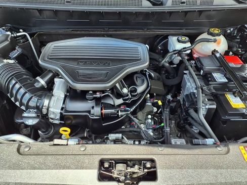 Used 2023 Cadillac XT6 Premium Luxury w/ Technology Package FWD image 3