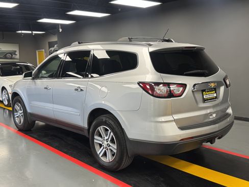 Used 2015 Chevrolet Traverse LT FWD image 4