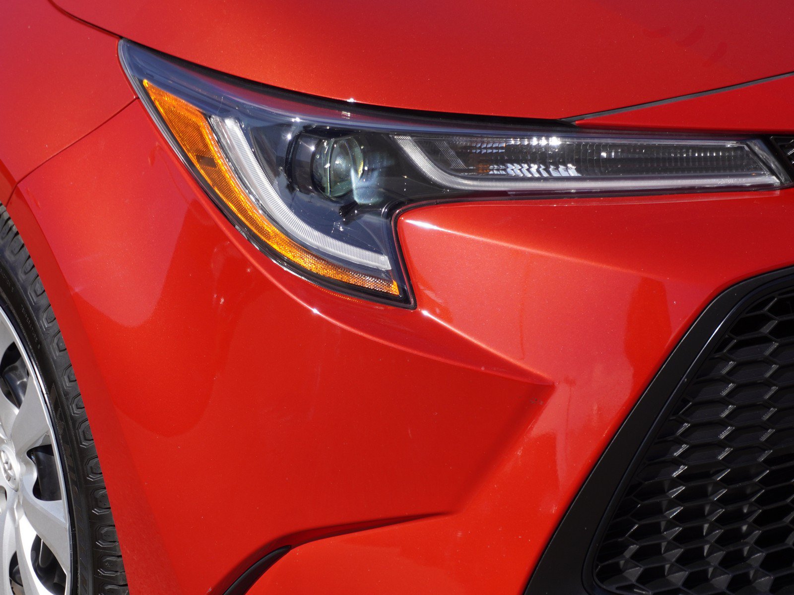 Used 2021 Toyota Corolla LE FWD image 3