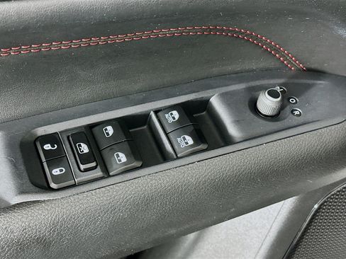 Used 2025 Jeep Compass Trailhawk AWD/4WD image 15