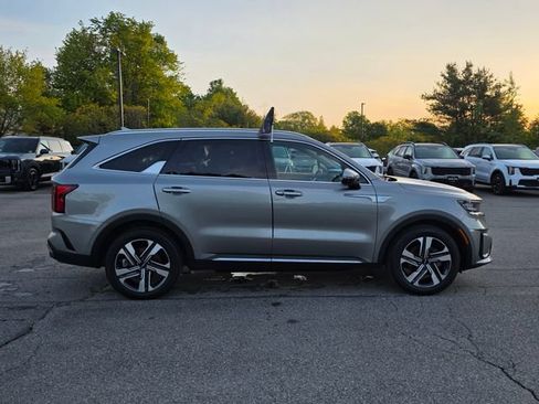 Certified 2023 Kia Sorento EX AWD/4WD image 9