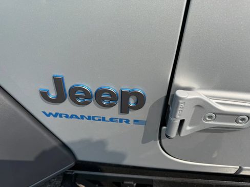 Used 2023 Jeep Wrangler Unlimited w/ Cold Weather Group AWD/4WD image 40
