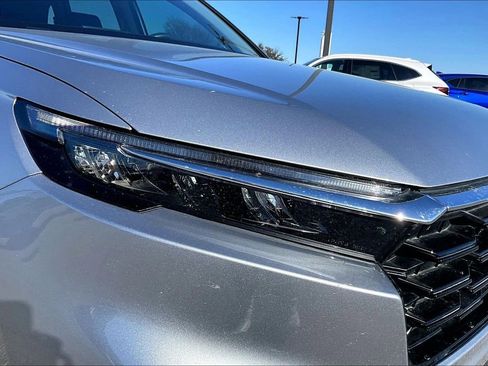 Used 2025 Honda CR-V EX-L image 40