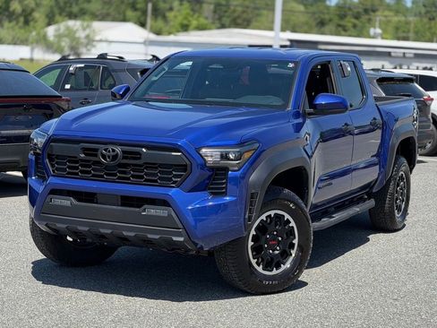 Certified 2025 Toyota Tacoma TRD Off-Road AWD/4WD image 1