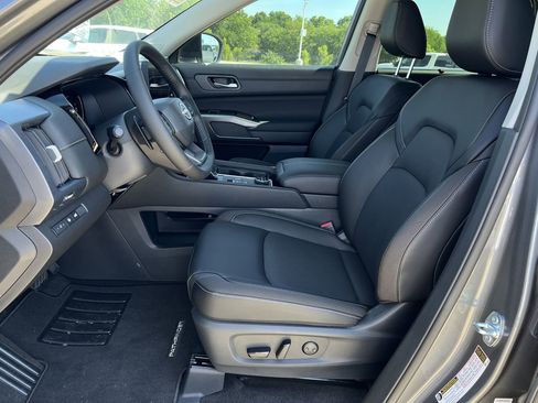 New 2026 Nissan Pathfinder SL w/ SL Premium Package AWD/4WD image 14