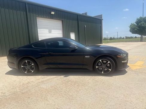 Used 2018 Ford Mustang GT RWD image 4