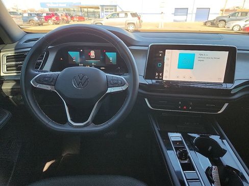 Used 2024 Volkswagen Atlas Cross Sport SE image 6