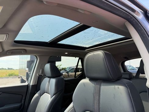 Used 2025 Honda Pilot Touring image 9