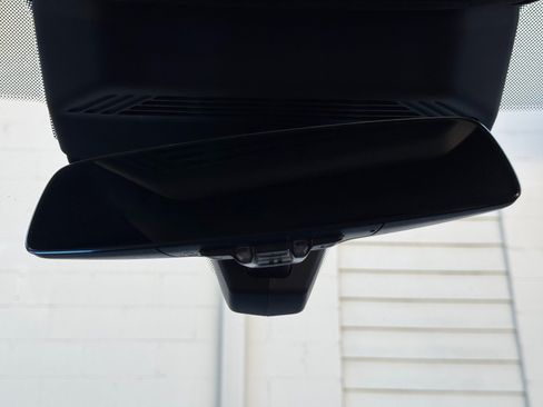 Used 2024 BMW i7 xDrive60 AWD/4WD image 37