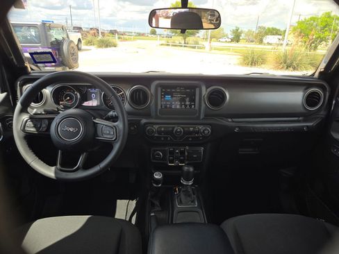 Used 2023 Jeep Wrangler Unlimited Sport AWD/4WD image 15