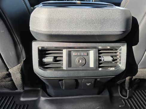 Used 2024 Ford F250 Platinum image 16