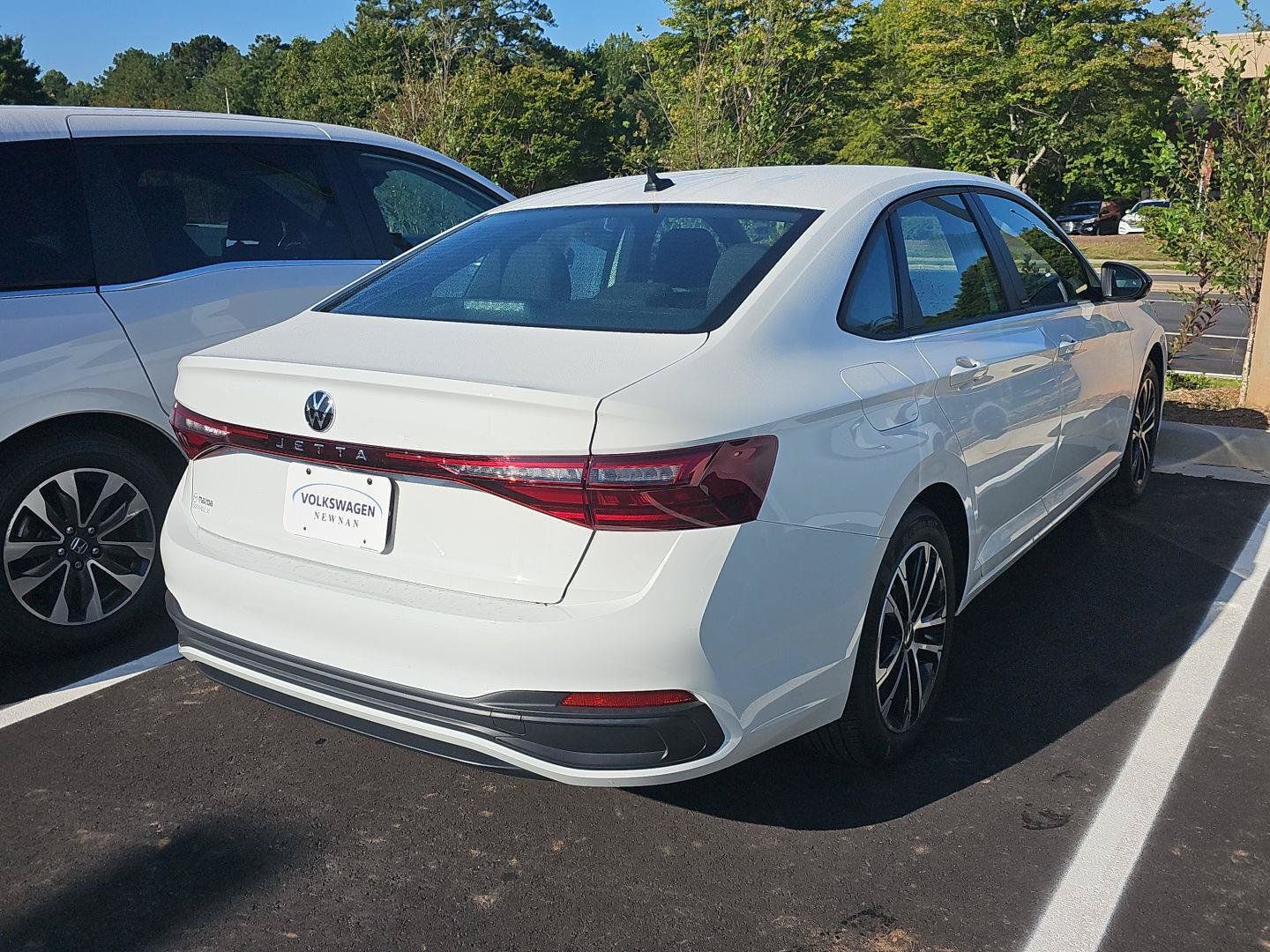 Used 2025 Volkswagen Jetta Sport FWD image 6