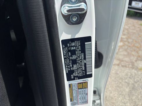 Used 2025 Kia Sportage LX FWD image 34
