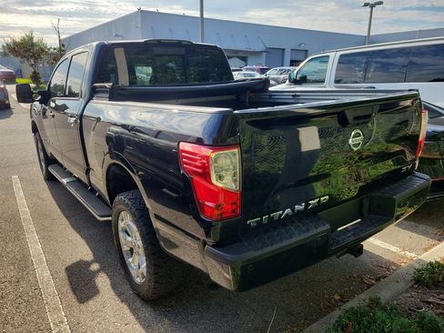 Used 2017 Nissan Titan SV RWD image 4