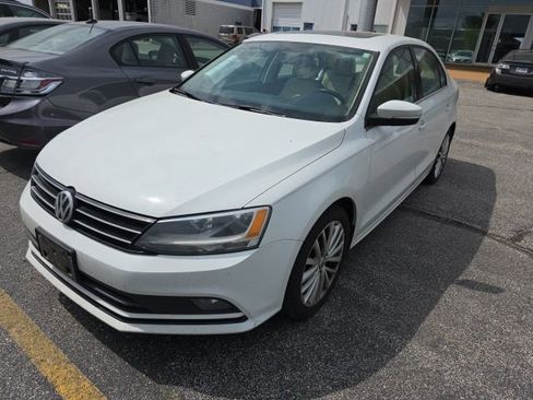 Used 2015 Volkswagen Jetta SE image 1