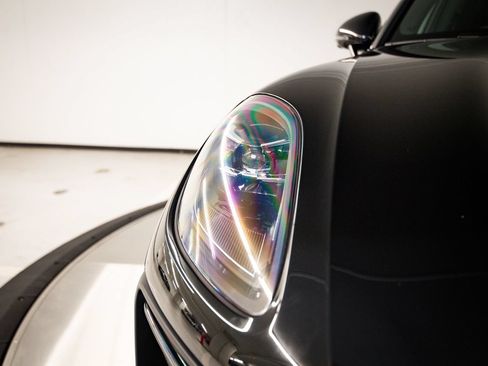 Certified 2023 Porsche Macan AWD/4WD image 13