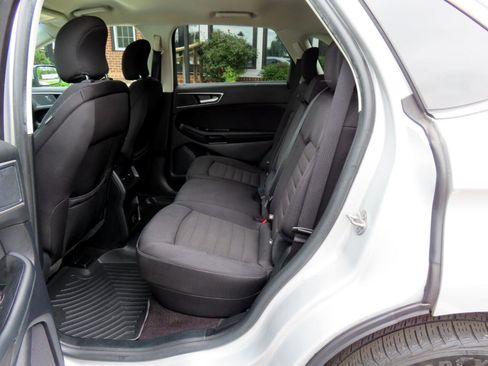 Used 2019 Ford Edge SEL image 17