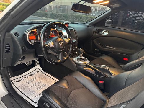 Used 2014 Nissan 370Z Touring w/ Sport Package image 11