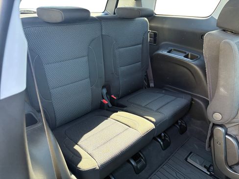 Used 2023 GMC Acadia SLE image 18