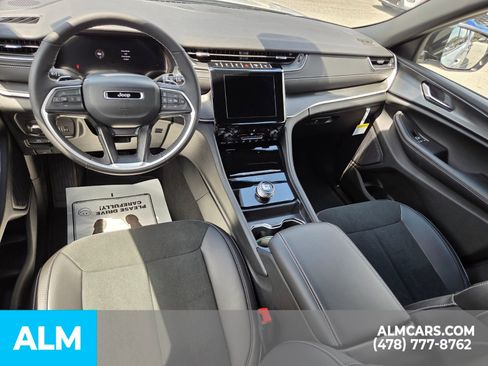 Used 2025 Jeep Grand Cherokee L Altitude AWD/4WD image 9