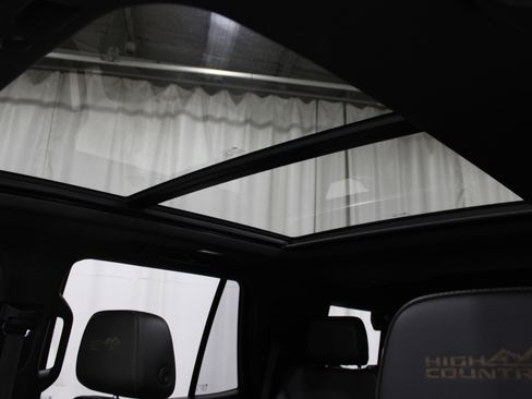 Used 2021 Chevrolet Tahoe High Country w/ Premium Package image 26