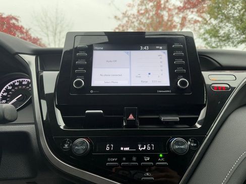 Used 2024 Toyota Camry SE image 20