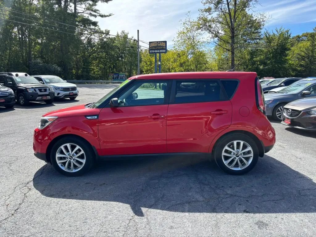 Used 2017 Kia Soul + w/ Audio Package FWD image 5