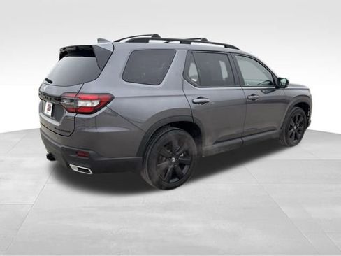 Used 2025 Honda Pilot Black Edition image 5