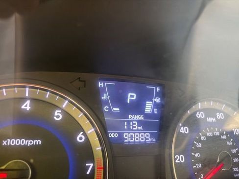 Used 2012 Hyundai Accent GS FWD image 12
