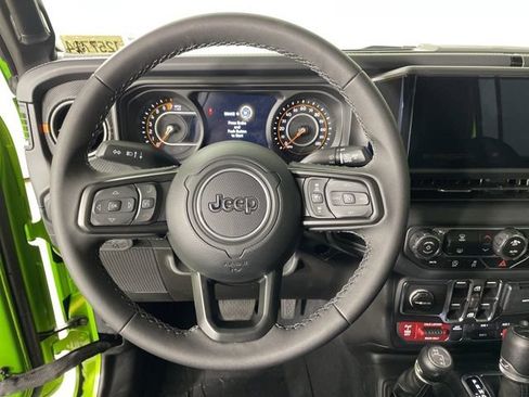 New 2025 Jeep Gladiator Mojave w/ Technology Group AWD/4WD image 22