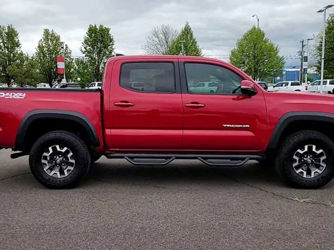 Used 2022 Toyota Tacoma TRD Off-Road w/ Technology Package image 9