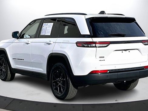 Certified 2024 Jeep Grand Cherokee Altitude image 7