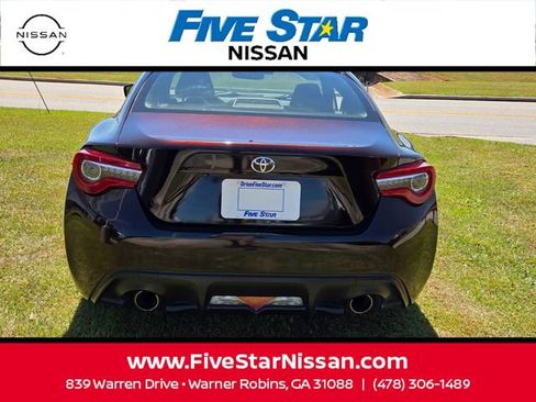 Used 2017 Toyota 86 RWD image 7