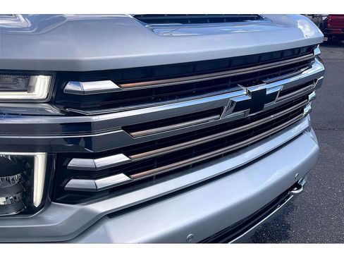 Used 2022 Chevrolet Silverado 3500 High Country w/ Z71 Off-Road Package AWD/4WD image 31