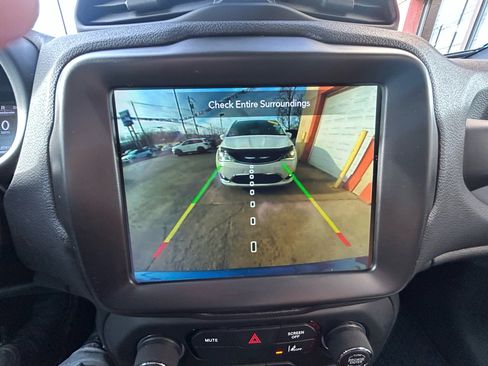 Used 2022 Jeep Renegade Sport w/ Sport Appearance Group image 15