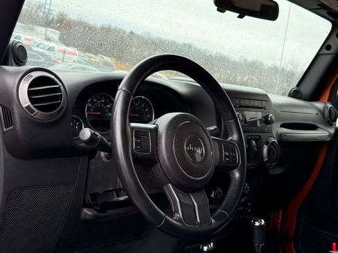 Used 2011 Jeep Wrangler Unlimited Sport image 2