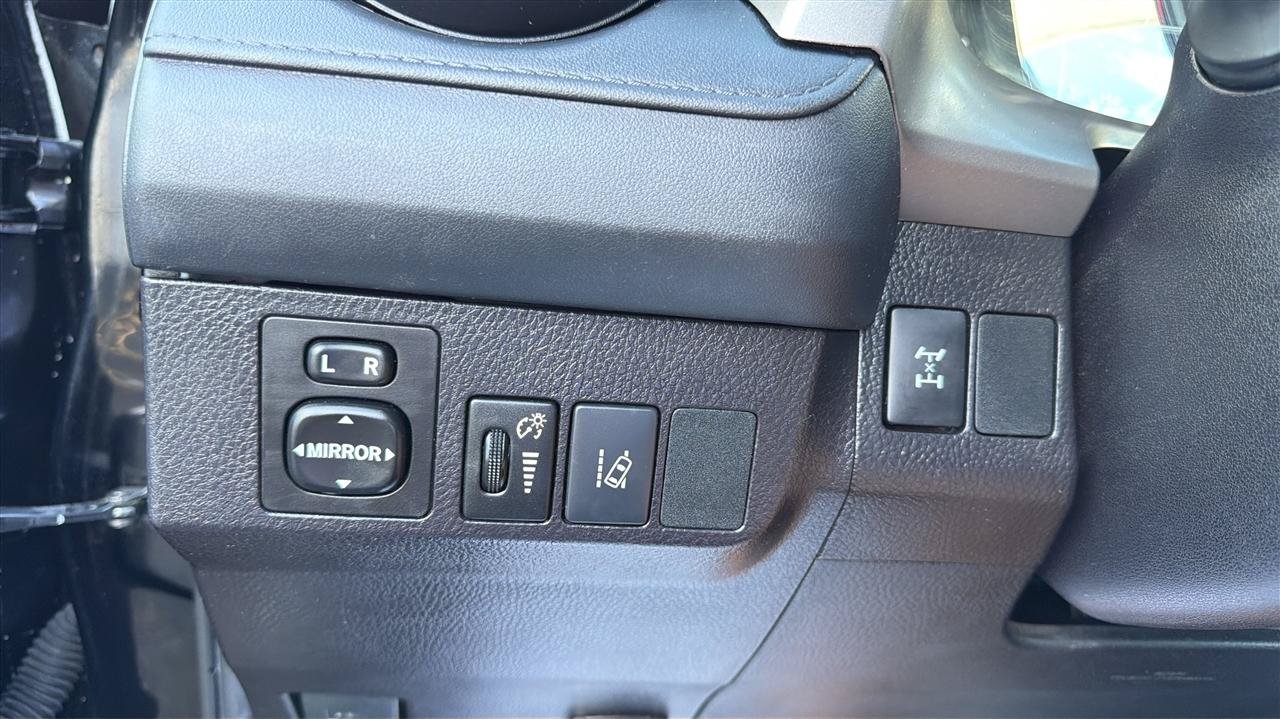 Used 2018 Toyota RAV4 LE w/ All Weather Liner Package AWD/4WD image 25