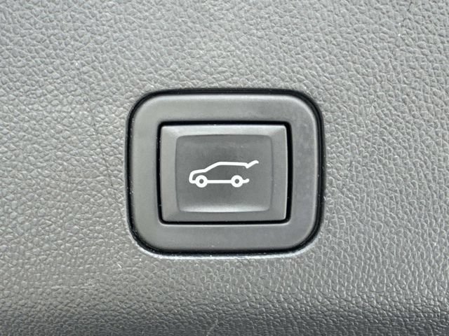 Used 2023 Cadillac Escalade Sport Platinum w/ LPO, ONYX Package AWD/4WD image 15
