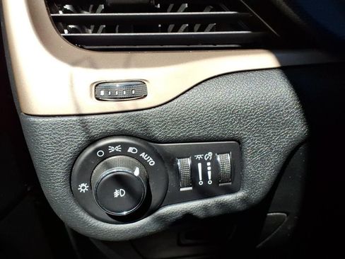 Used 2016 Jeep Cherokee Limited AWD/4WD image 22
