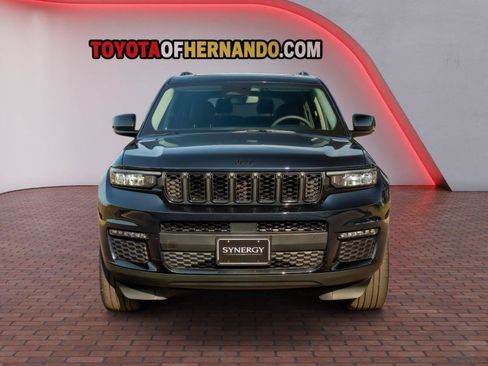 Used 2018 Jeep Grand Cherokee Limited w/ Luxury Group II AWD/4WD image 2
