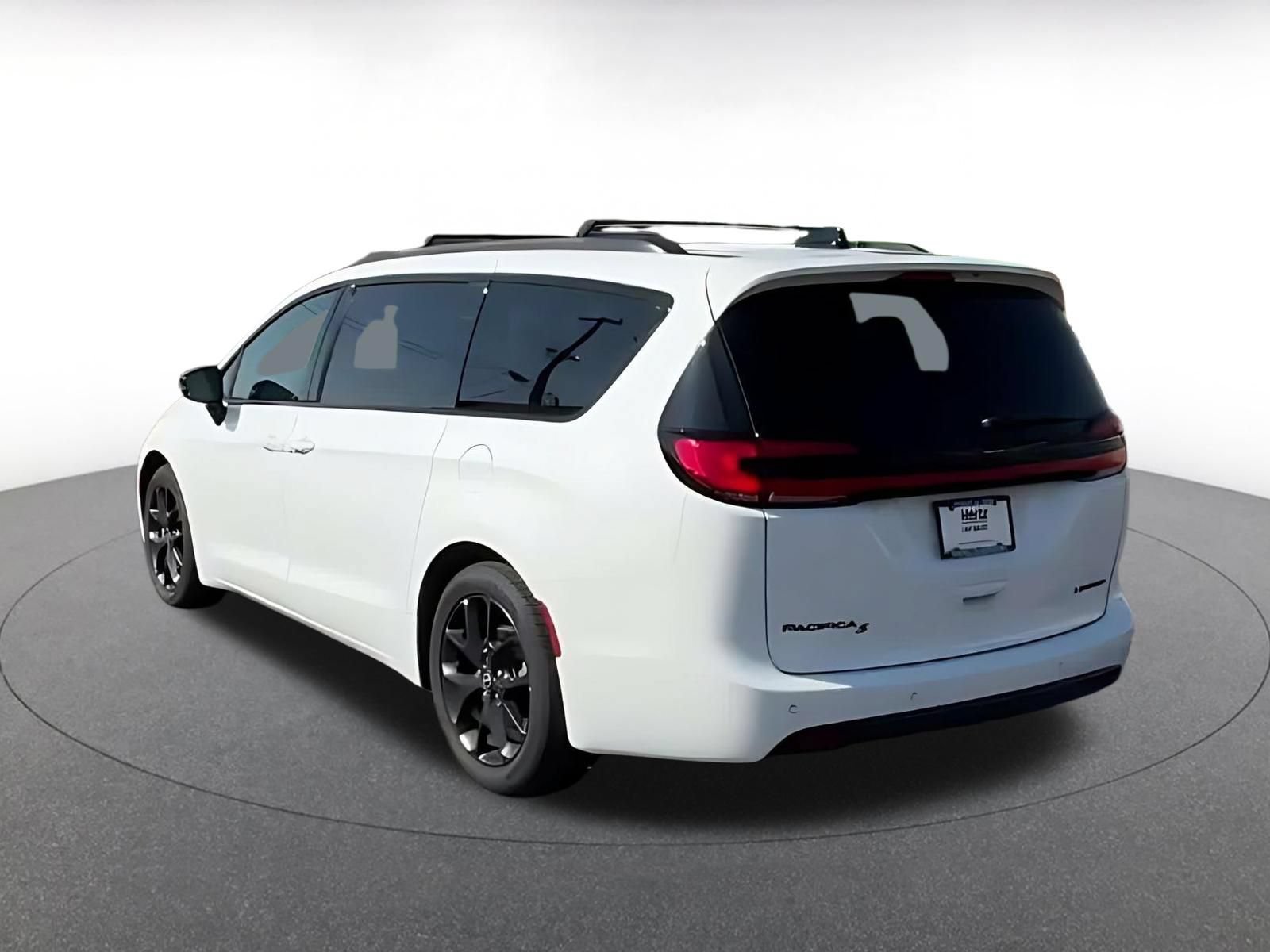 Used 2025 Chrysler Pacifica Limited FWD image 10