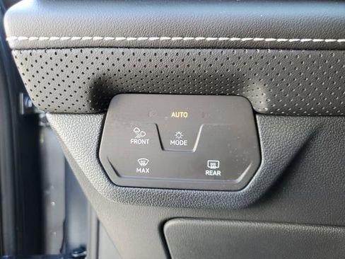 Used 2024 Volkswagen Atlas SE image 28