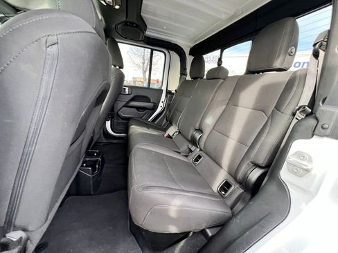 Used 2023 Jeep Gladiator Overland image 30